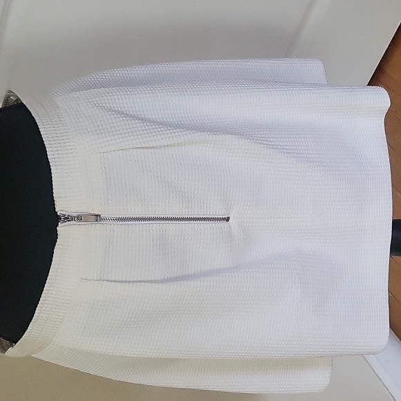 French Connection EUC Pleated Skirt - Picture 7 of 9